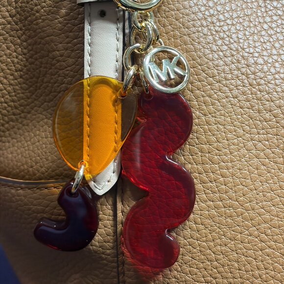 MICHAEL KORS JET SET TOTE NWOT - WITH 2 M KORS BAG CHARMS - Picture 3 of 6